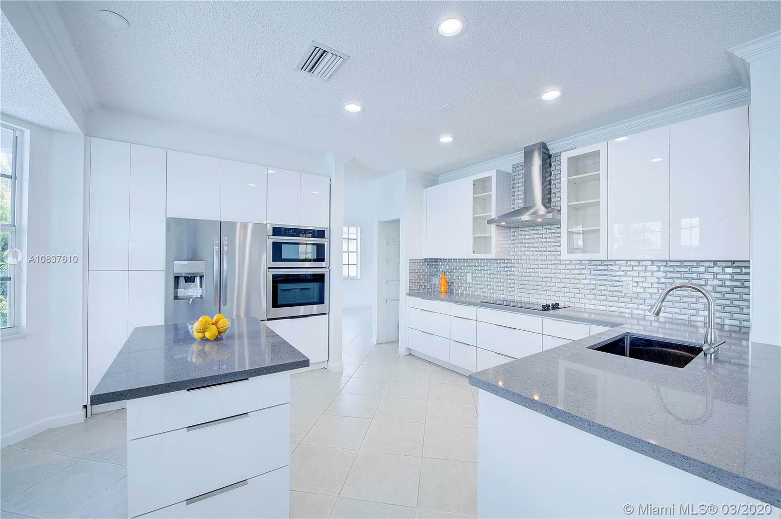 Property Photo: 1172 Falls Blvd FL 33327