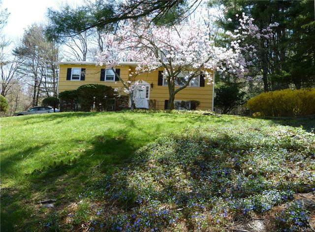 Property Photo:  32 Sandy Brook Drive  NY 10977 