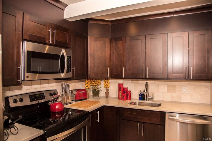 115 Dehaven Drive 107  Yonkers NY 10703 photo