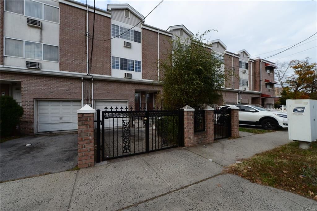 Property Photo:  2105 New England Thruway  NY 10475 