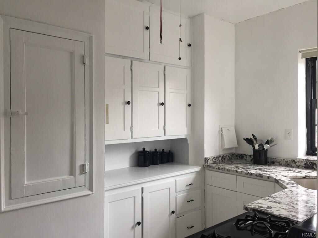 Property Photo: 293 N Broadway 52 NY 10701