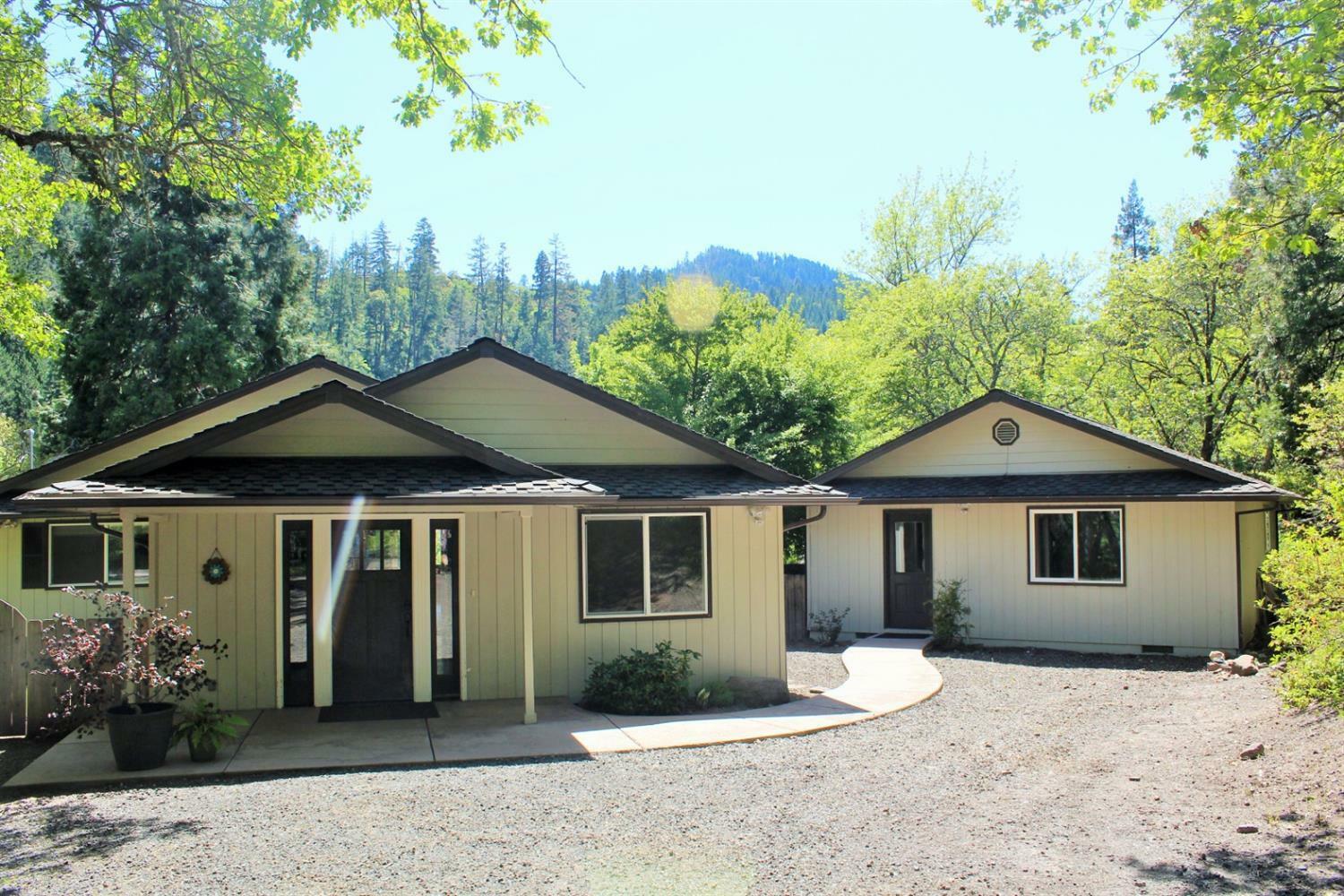 Property Photo:  10556 S Fork Little Butte Cr Road  OR 97524 