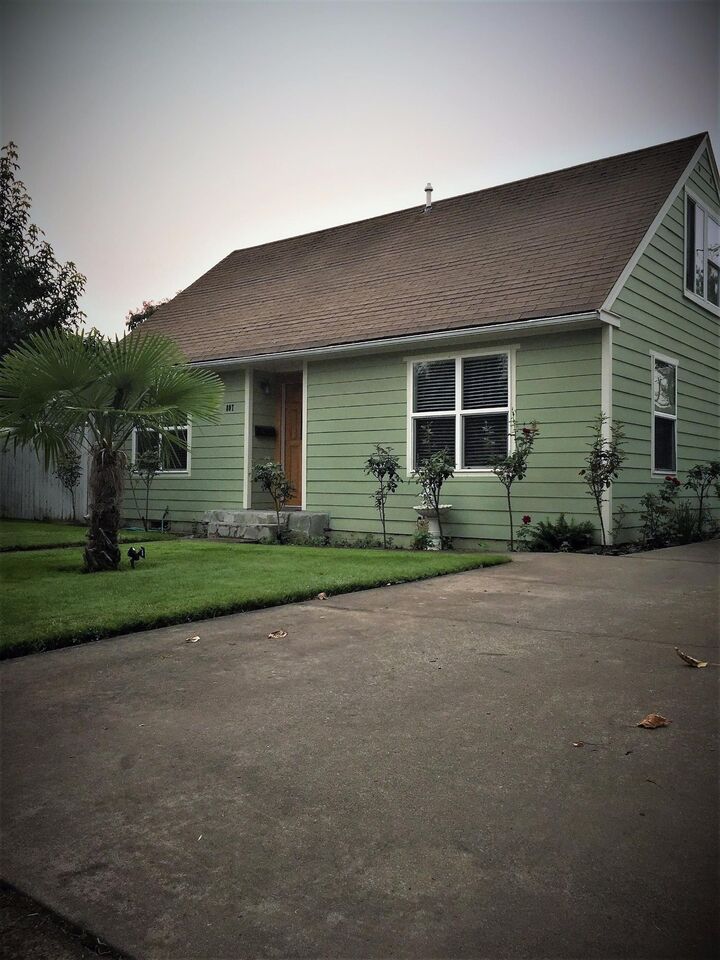 807 Pennsylvania Avenue  Medford OR 97501 photo