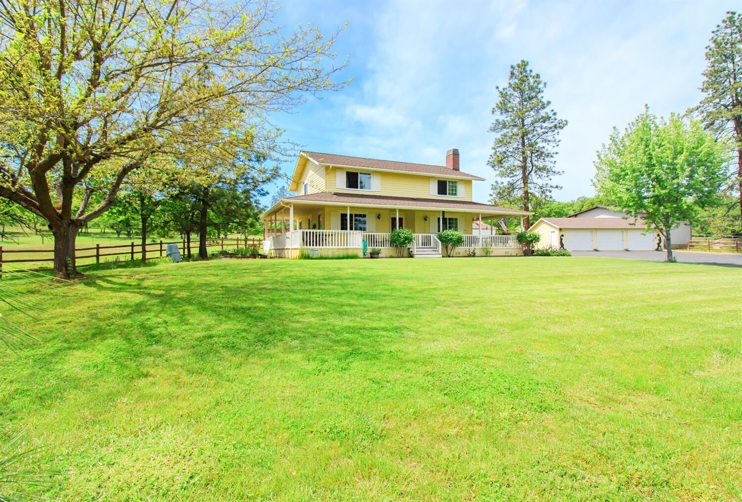 Property Photo: 425 Dahlia Terrace OR 97524