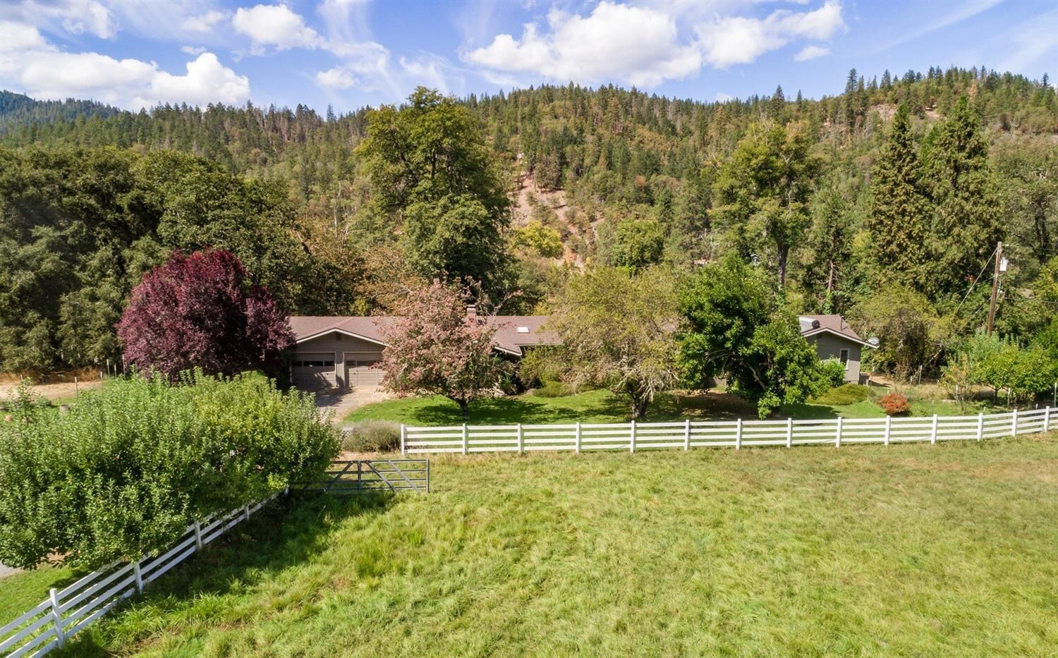 Property Photo:  2726 Eastside Drive  OR 97530 