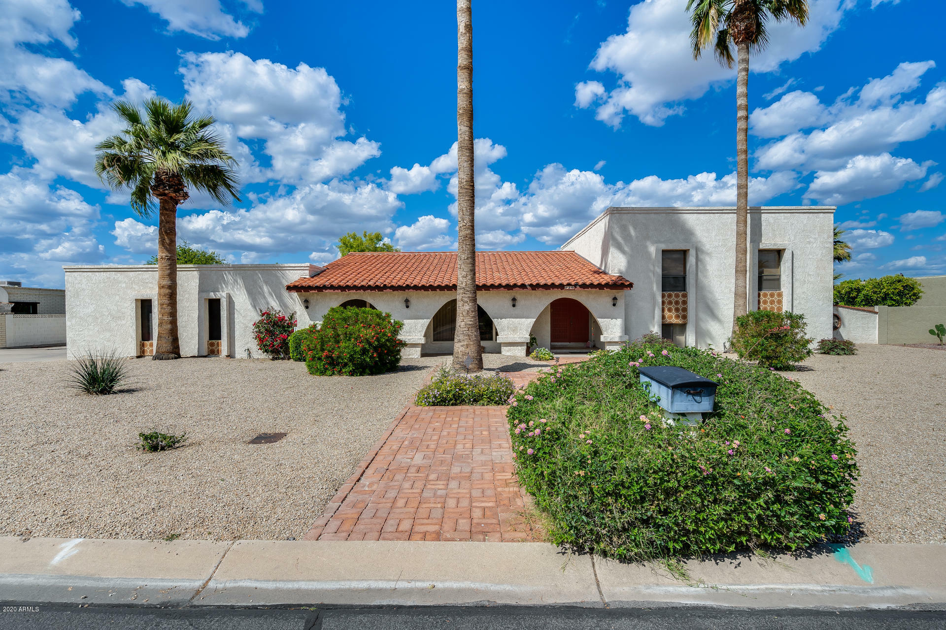 Property Photo:  410 E Campina Drive  AZ 85340 