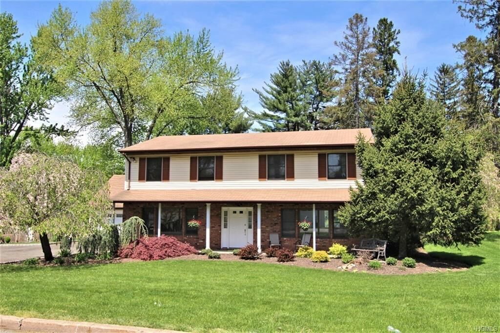 Property Photo:  4 Oxford Court  NY 10956 