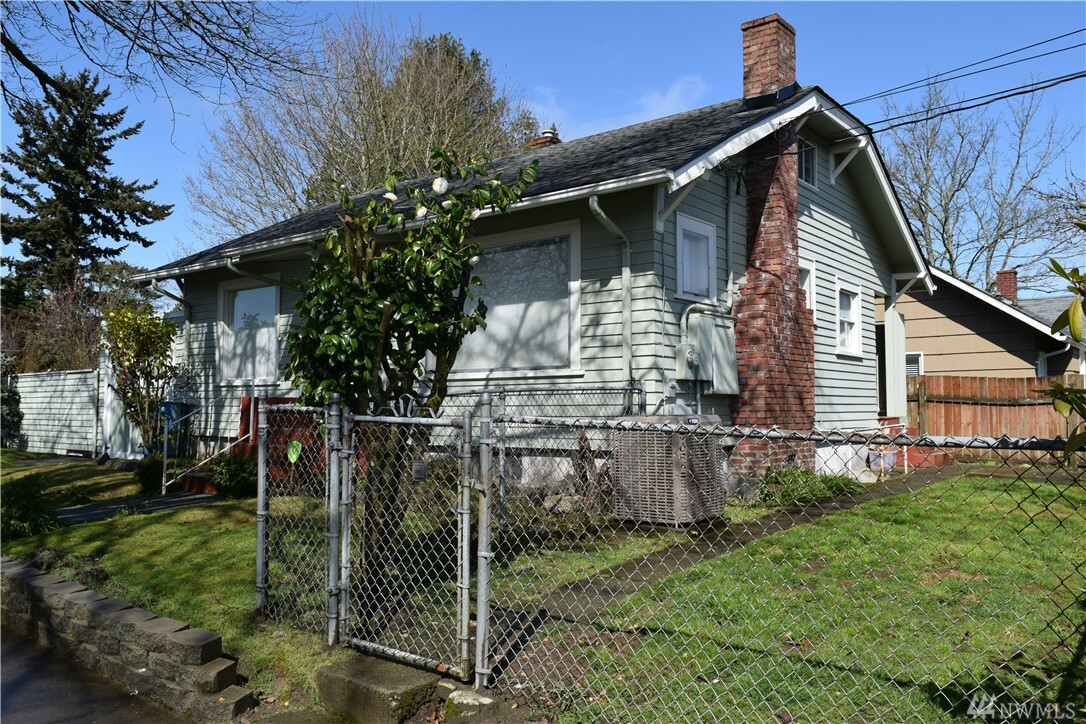 Property Photo:  4207 N 31st St  WA 98407 