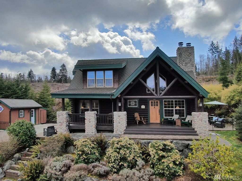 Property Photo:  1124 Honeymoon Lake Dr  WA 98253 