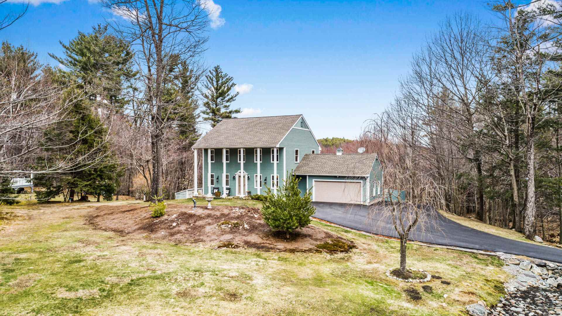 Property Photo: 6 Twin Oaks Drive NH 03057