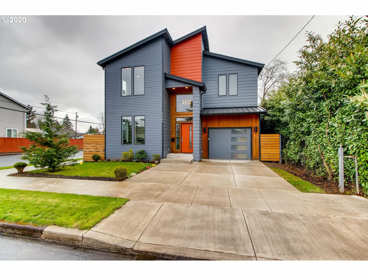 Property Photo: 6504 SE 84th Ave OR 97266