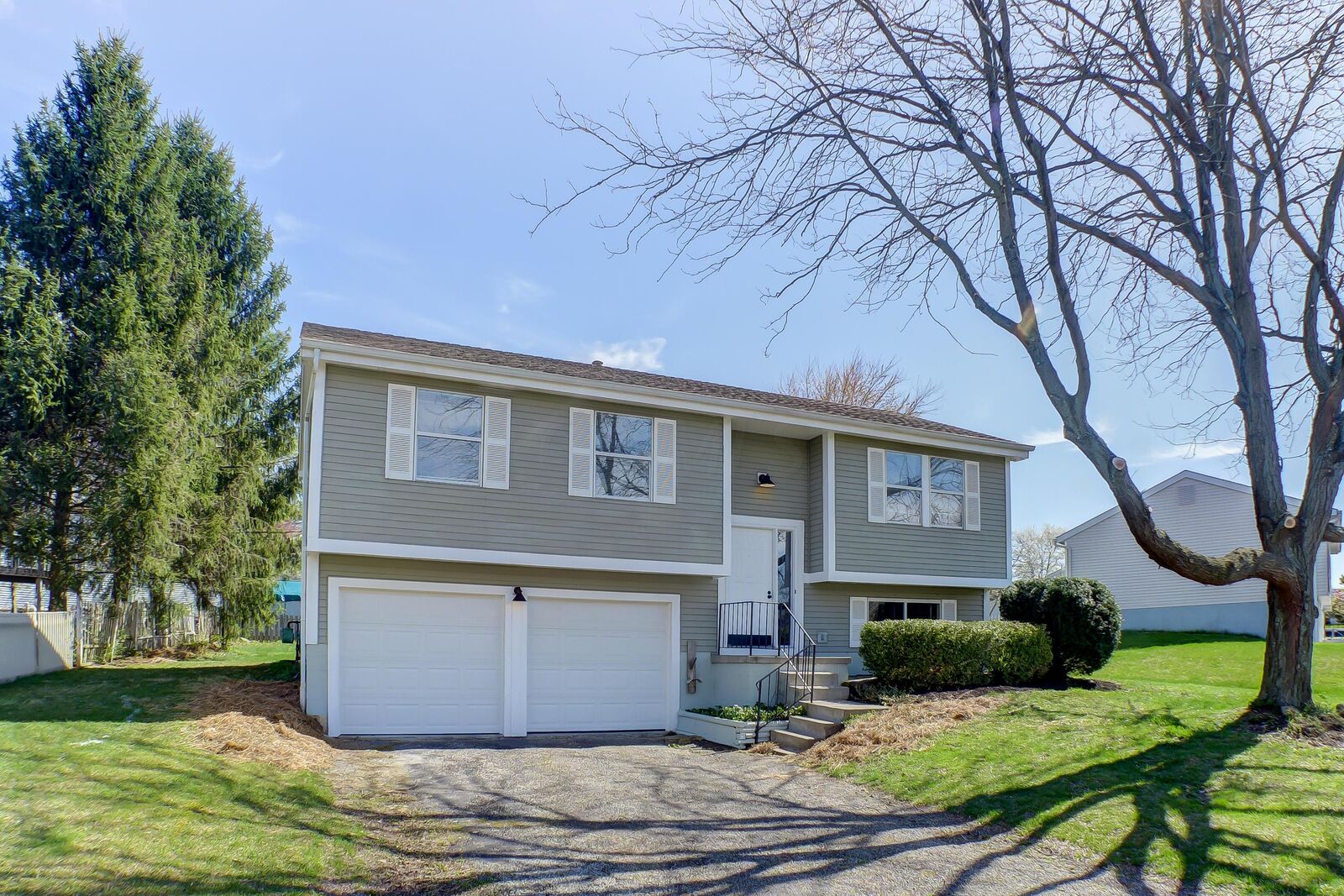 Property Photo:  393 Meadows Boulevard  OH 43147 