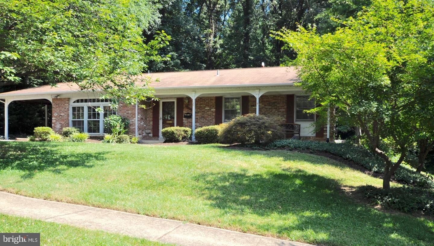 Property Photo: 6540 Renwood Lane VA 22003