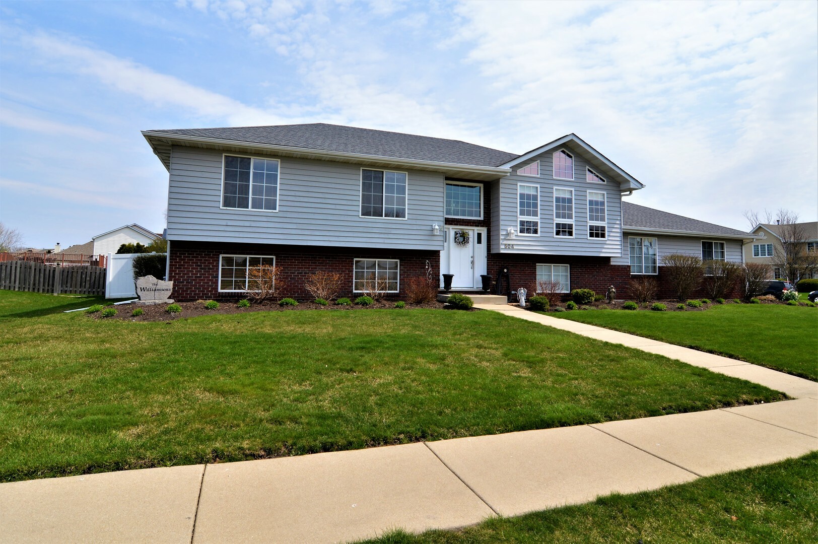 Property Photo:  504 Feeney Drive  IL 60447 