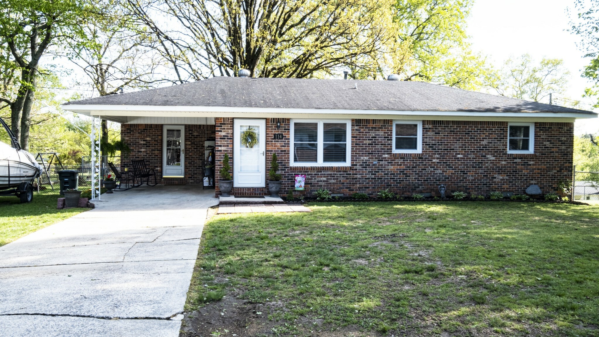 Property Photo:  114 E James St  TN 38450 