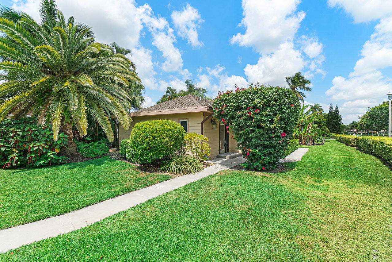 Property Photo: 13781 Eastpointe Way 13781 FL 33418
