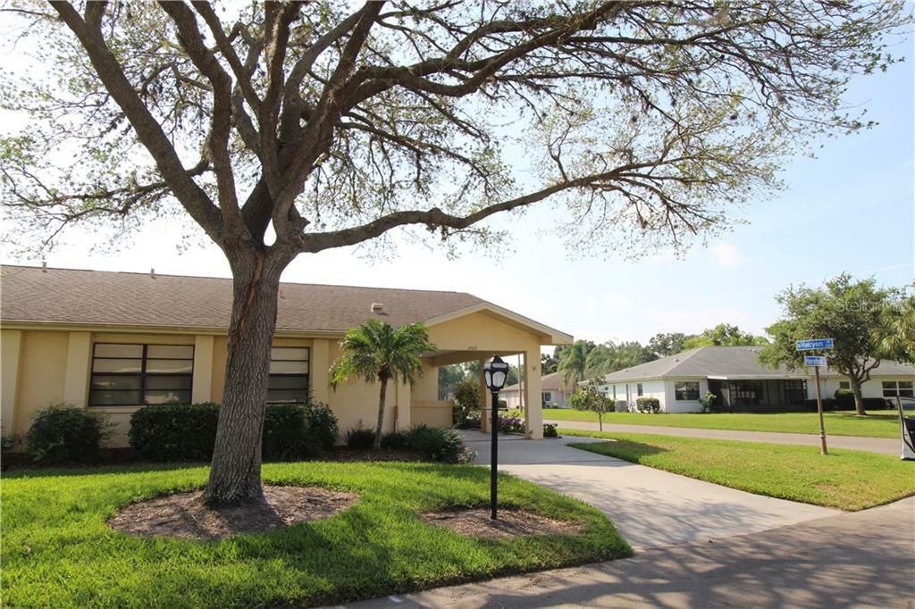 Property Photo:  2122 Hereford Drive 511  FL 33573 