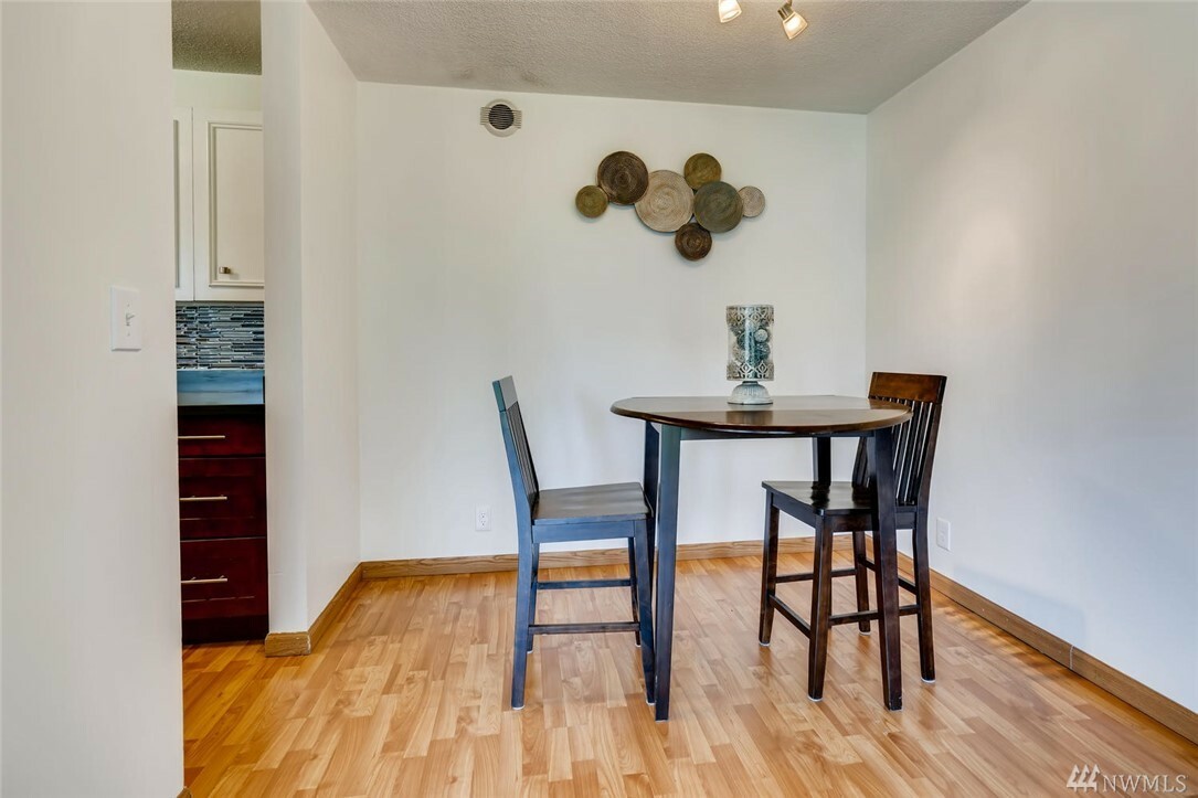 Property Photo:  1808 S 118th St 304  WA 98168 