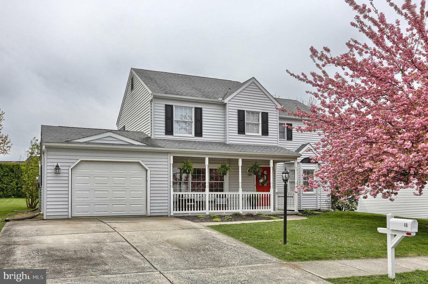 Property Photo: 48 Victoria Way PA 17011
