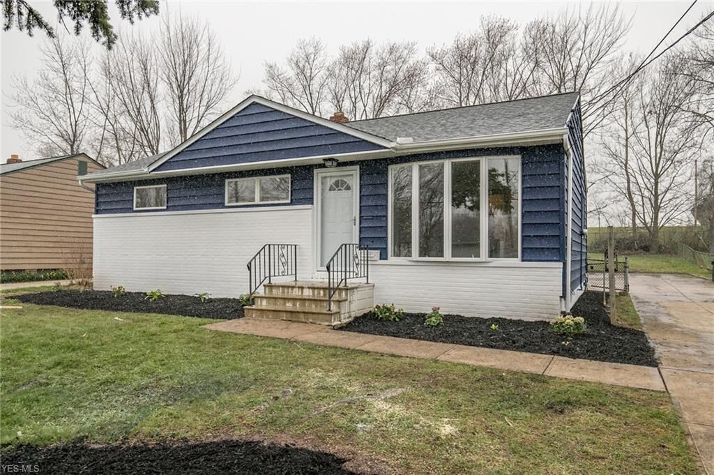 Property Photo:  5492 Queens Highway  OH 44130 