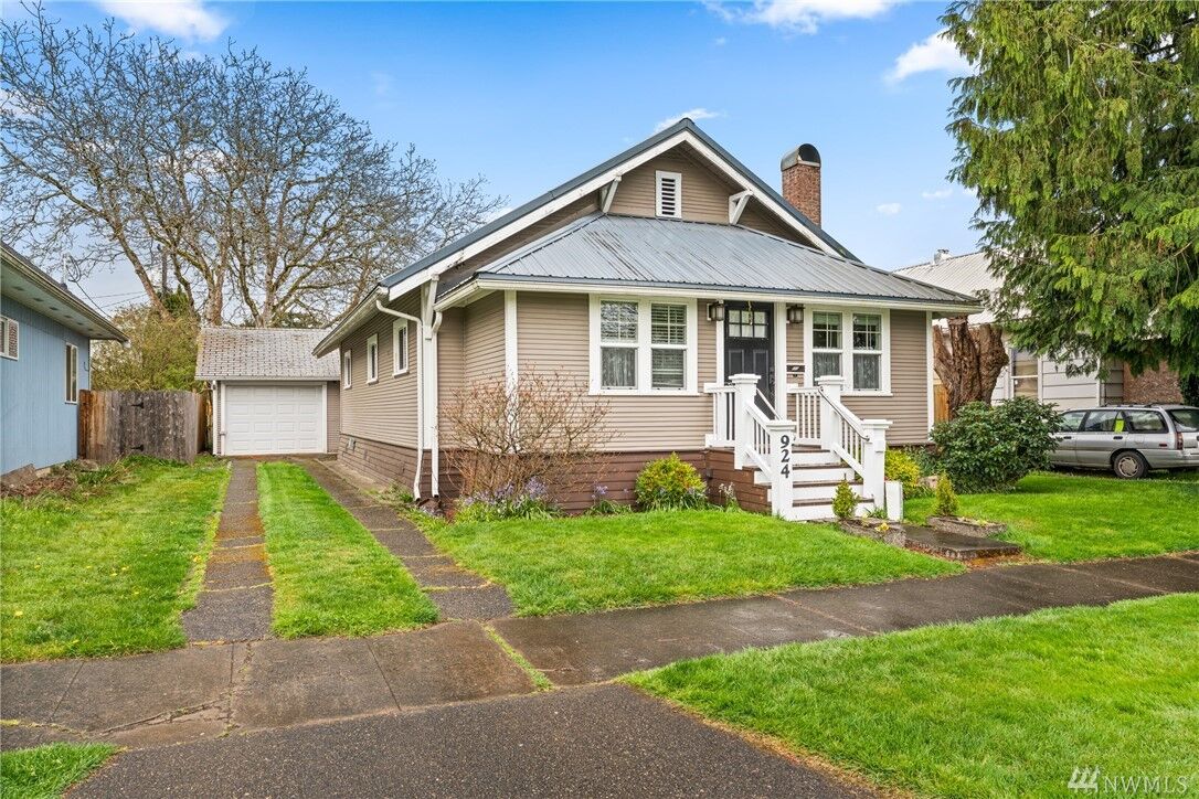 Property Photo:  924 N Washington Ave  WA 98531 