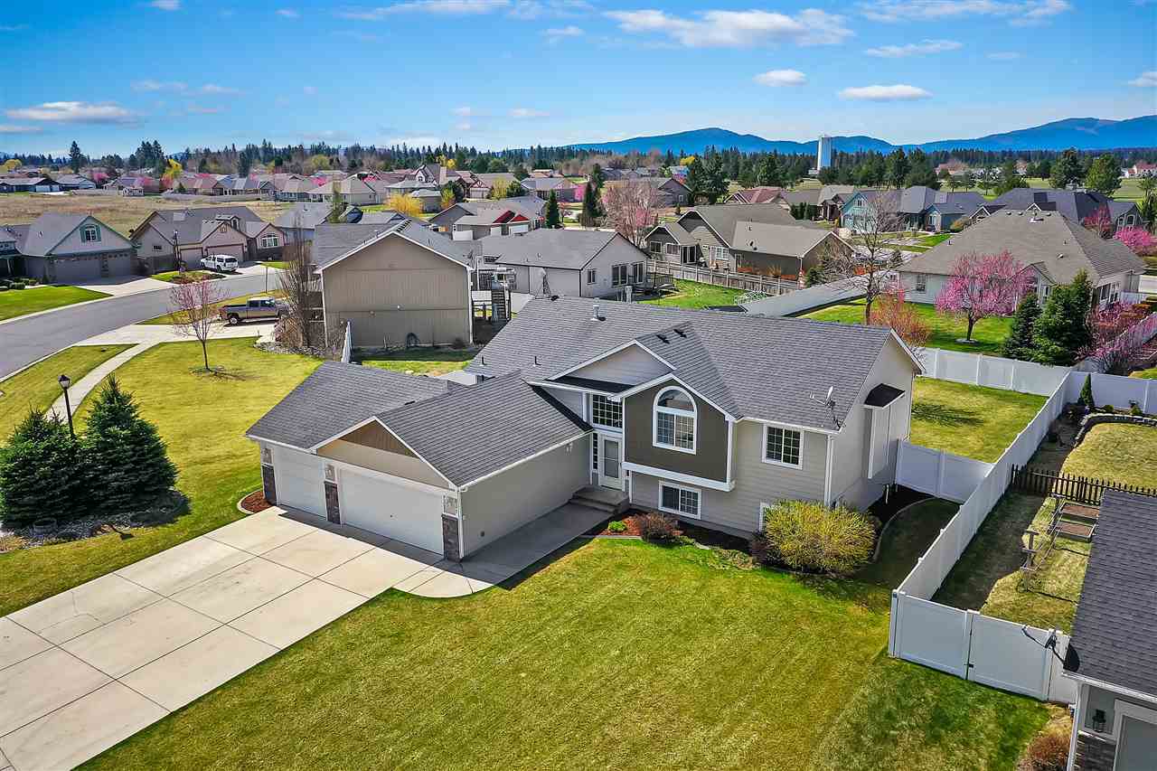 Property Photo:  831 N Oasis Ave  WA 99006 