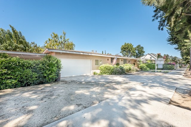 Property Photo:  7247 Etiwanda Avenue  CA 91335 