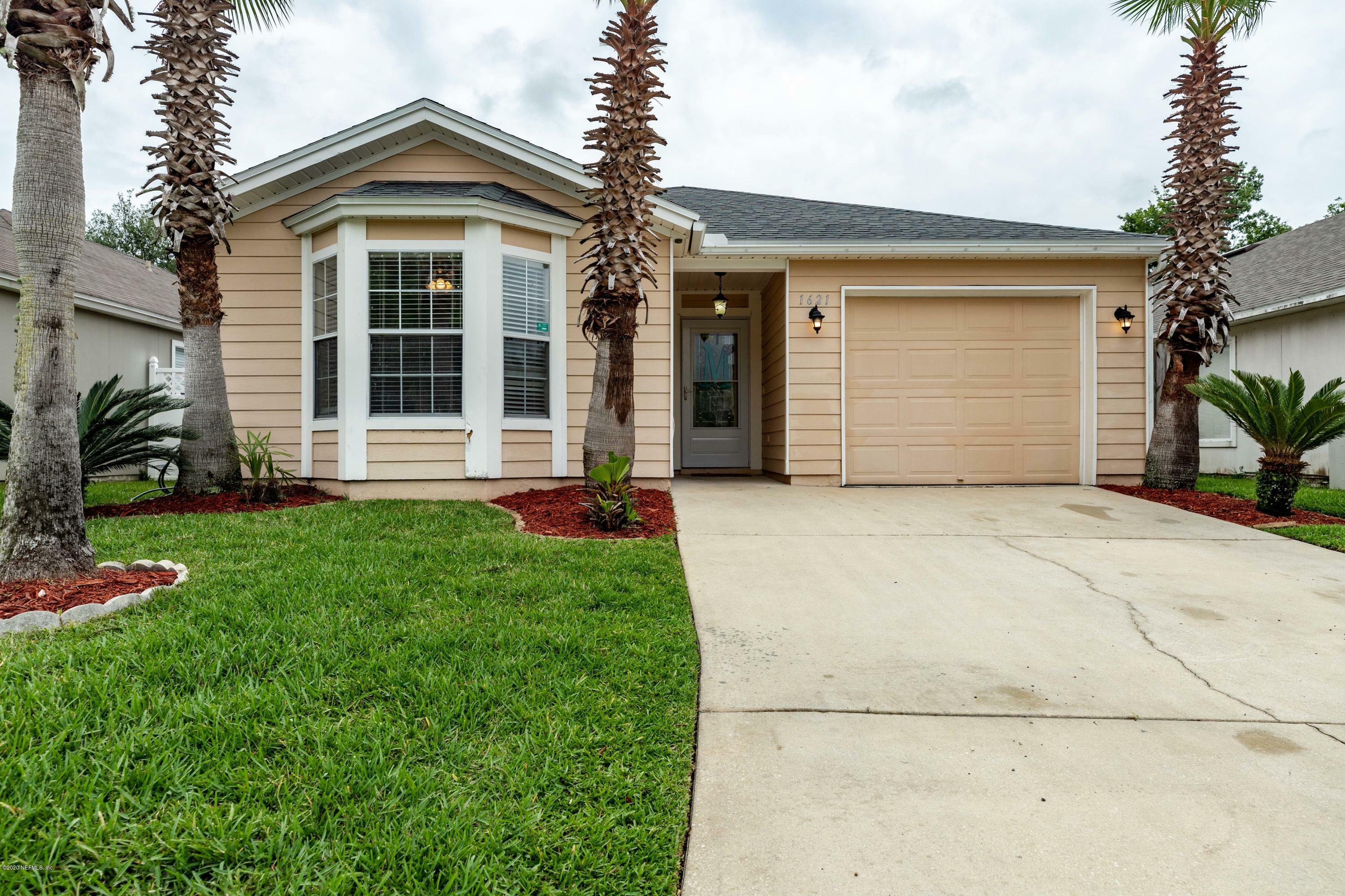 Property Photo:  1621 Teaberry Drive  FL 32068 