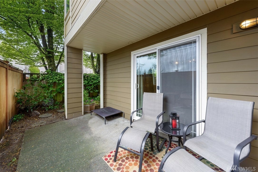 Property Photo:  937 N 200th St B101  WA 98133 