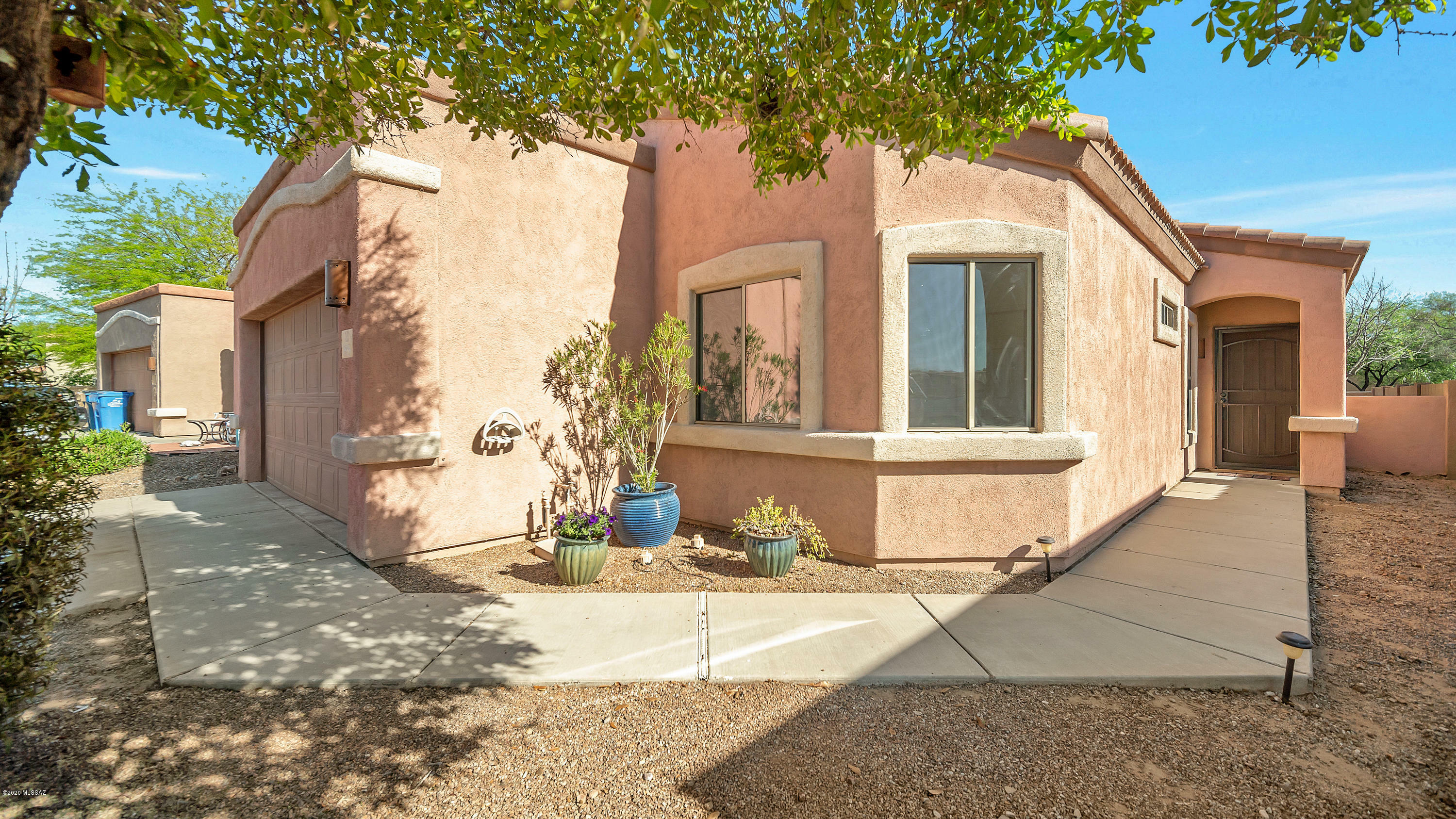 Property Photo: 85 E Corte Rancho Bonito AZ 85629