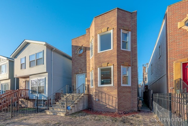 Property Photo: 2510 West Washington Boulevard IL 60612