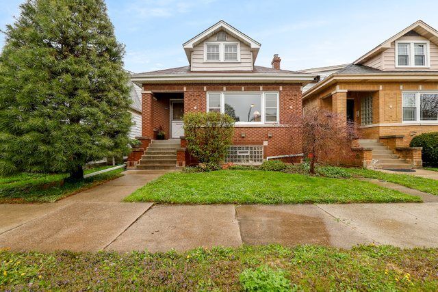 Property Photo:  5627 N Keystone Avenue  IL 60646 