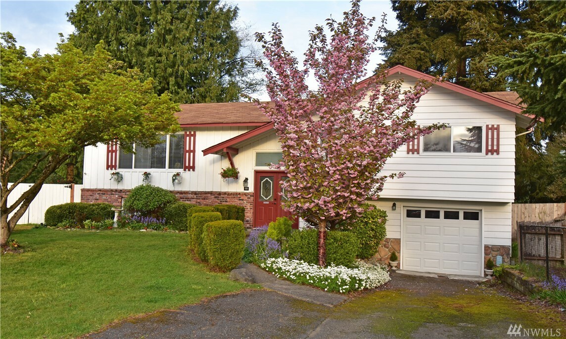 Property Photo: 111 SW 313th Street WA 98023