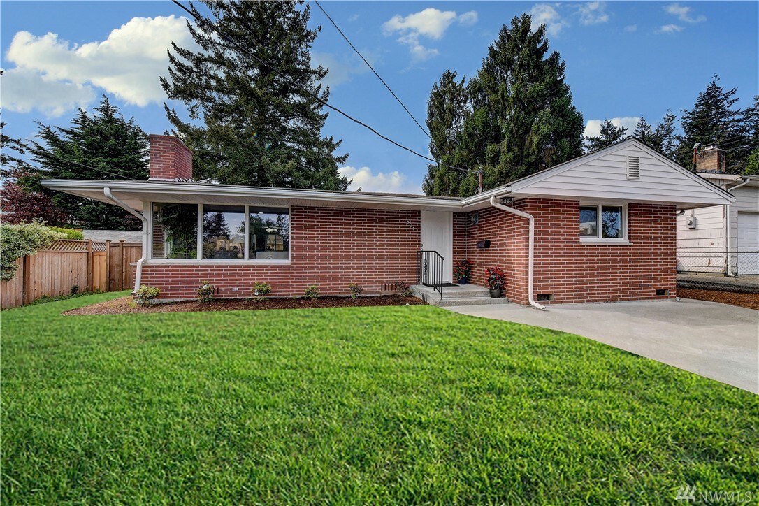 Property Photo: 504 Rose Wy WA 98203
