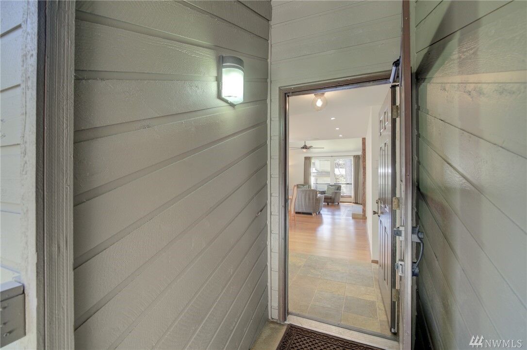 Property Photo:  19115  Ballinger Way NE 201  WA 98155 