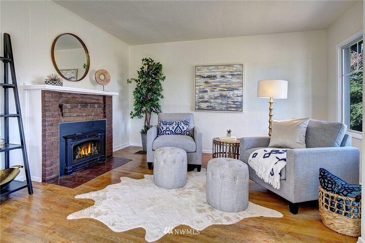 Property Photo:  2428  Cedar Street  WA 98201 
