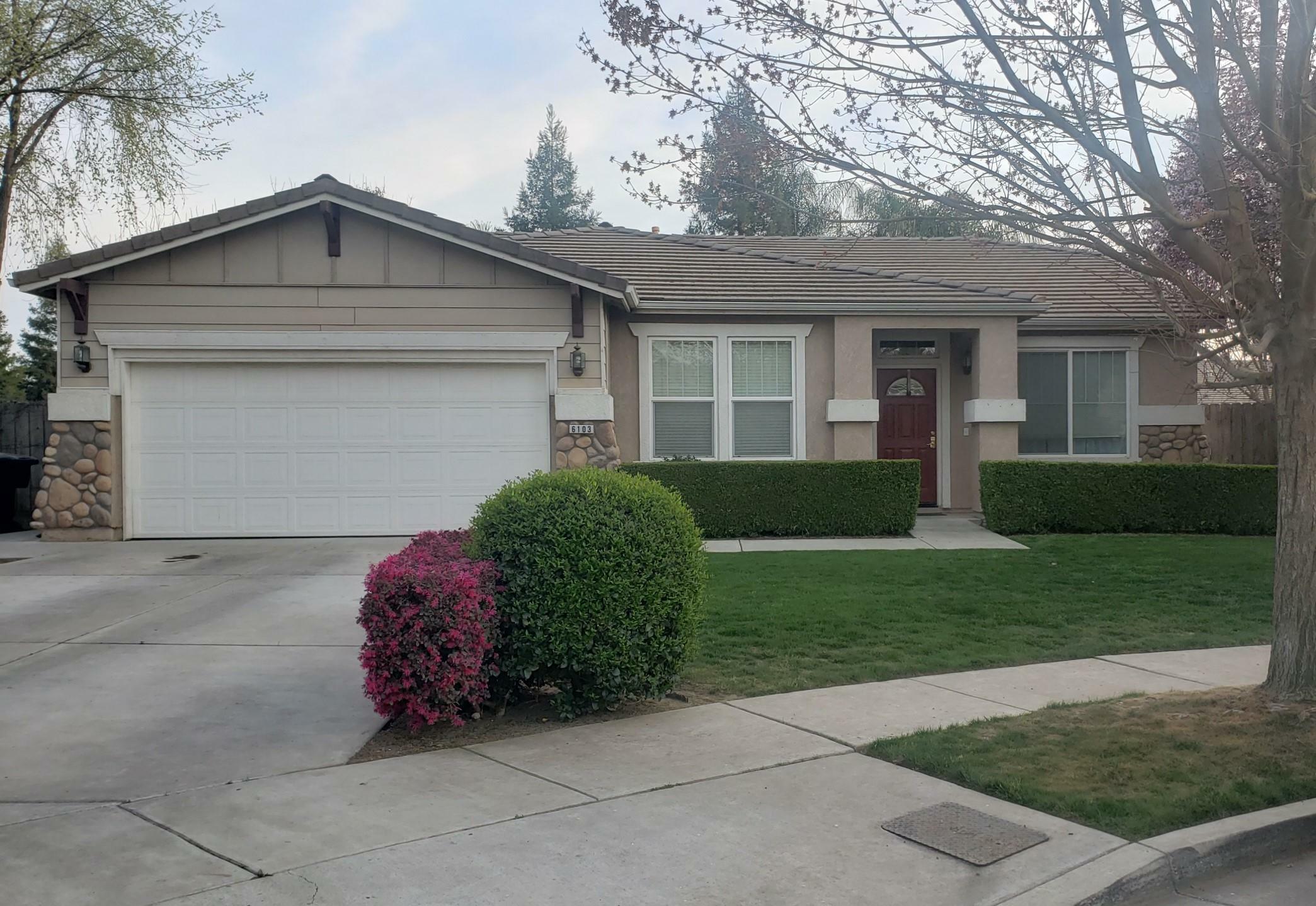 6103 W Seeger Court  Visalia CA 93277 photo