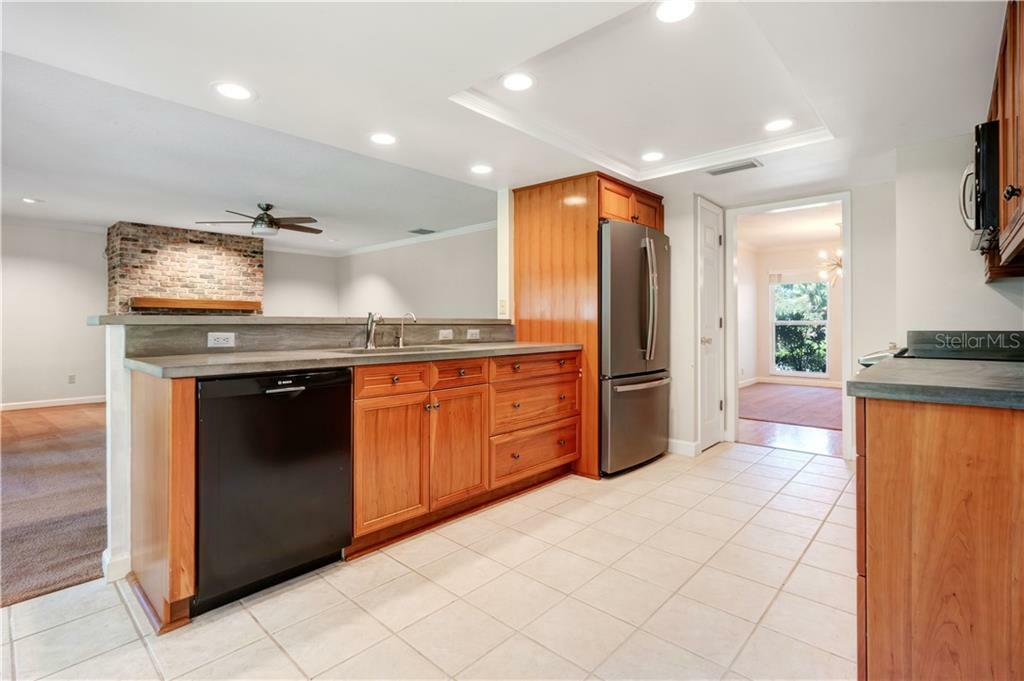 Property Photo: 260 E Lake Sue Avenue FL 32789