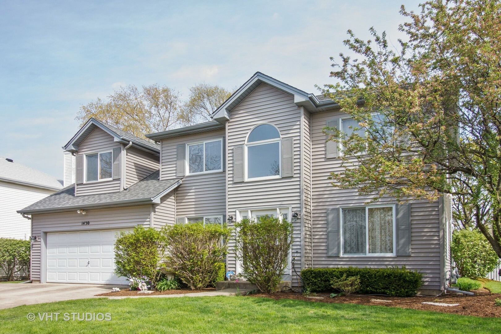 Property Photo: 1430 West Briarcliff Road IL 60490