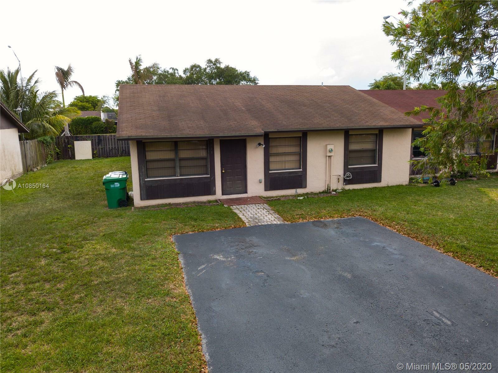 4732 SW 136th Pl  Miami FL 33175 photo