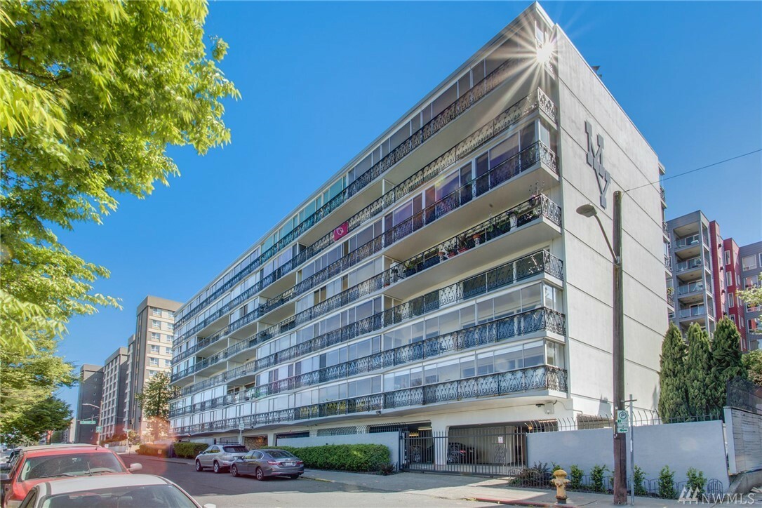 Property Photo:  1740 Melrose Ave 203  WA 98122 