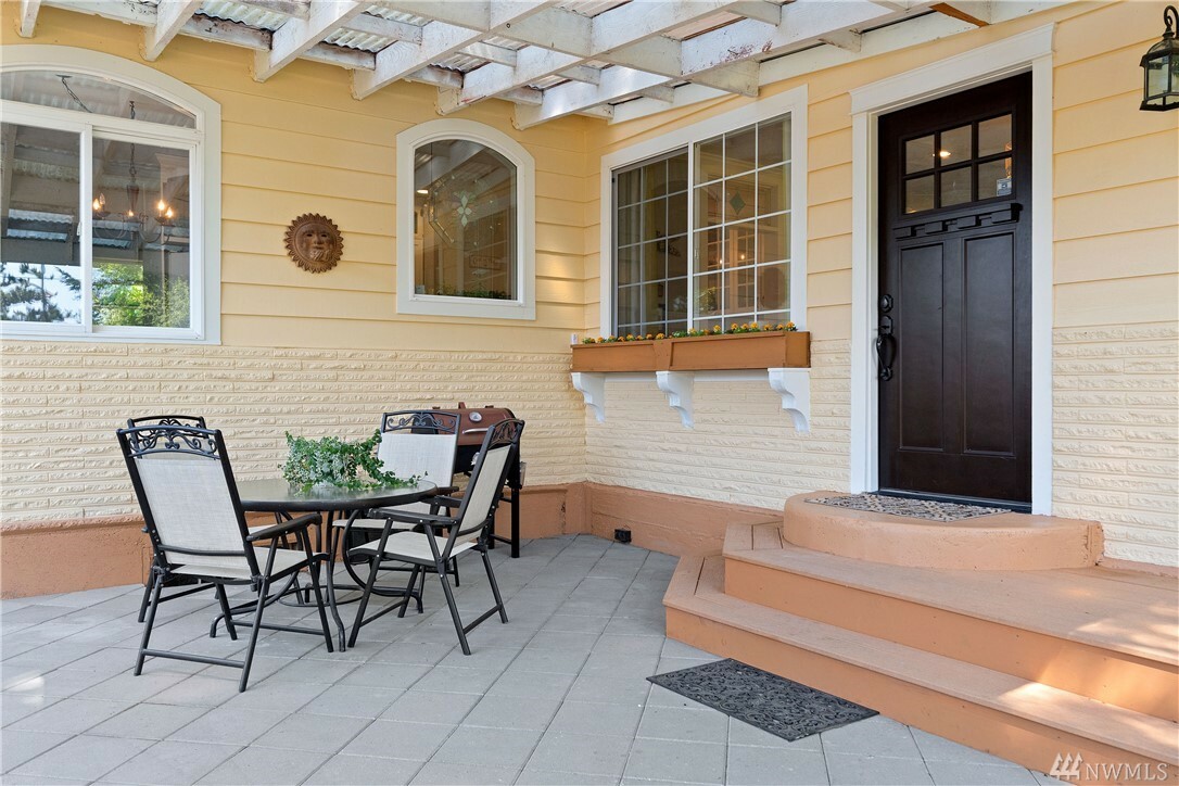 Property Photo: 11001 SE Flint St WA 98366