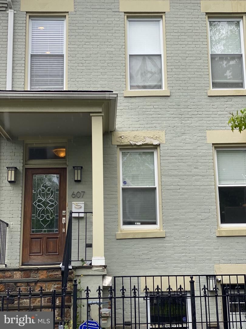 Property Photo: 607 Kenyon Street NW 1 DC 20010