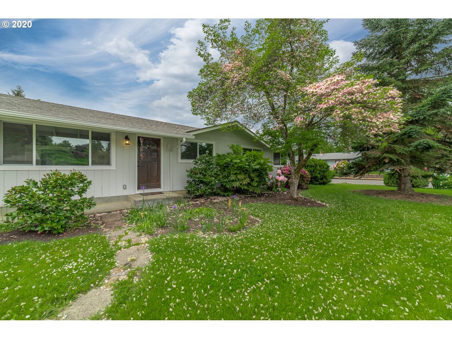 Property Photo:  4423 Scottdale St  OR 97404 