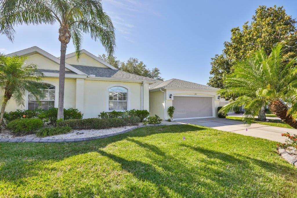 Property Photo:  1004 Otter Mill Way  FL 33573 