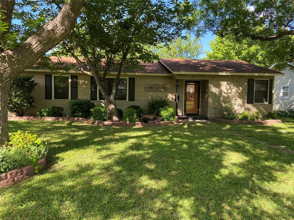 Property Photo: 2502 Greenway Drive TX 76801