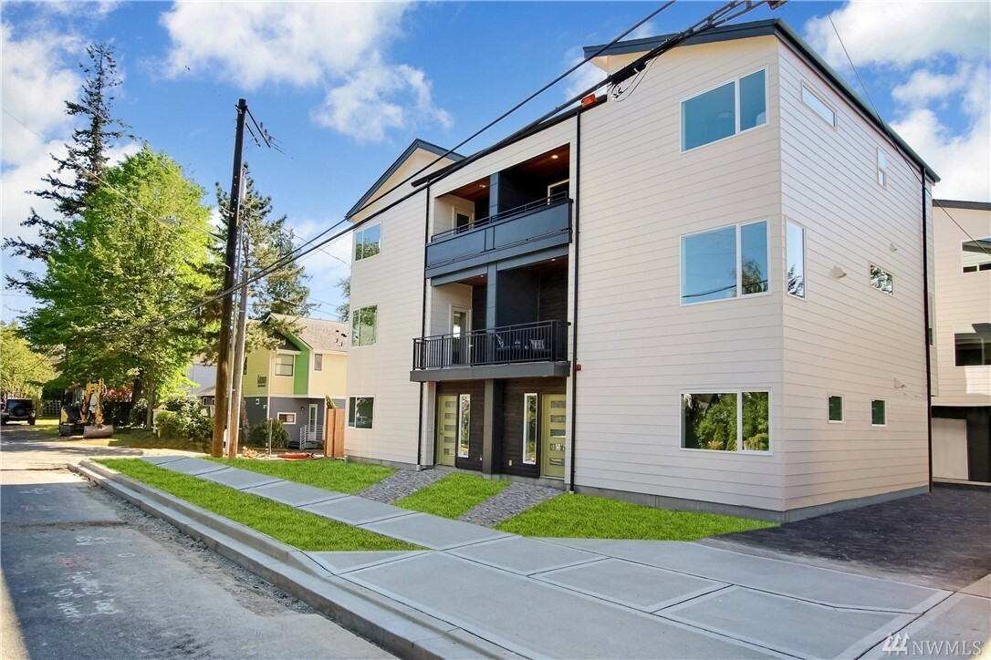 Property Photo: 18325 Stone Ave N B WA 98133