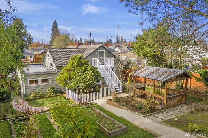 Property Photo: 417 Ave F WA 98290