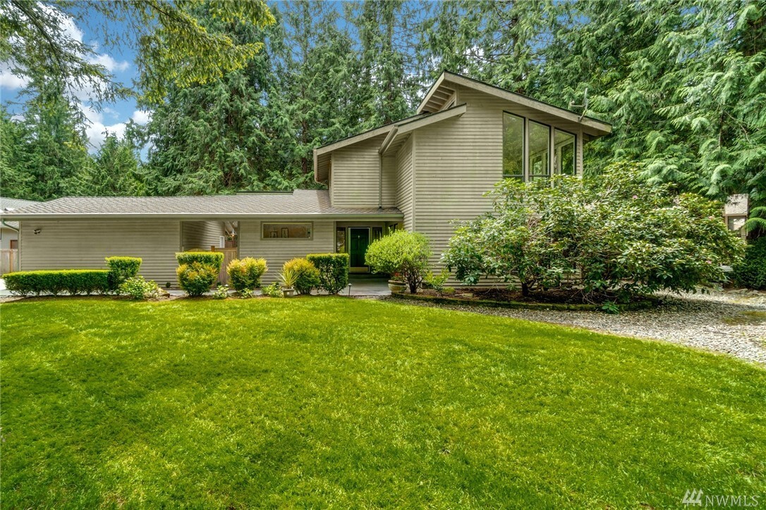 Property Photo: 2105 Sahalee Drive W WA 98074