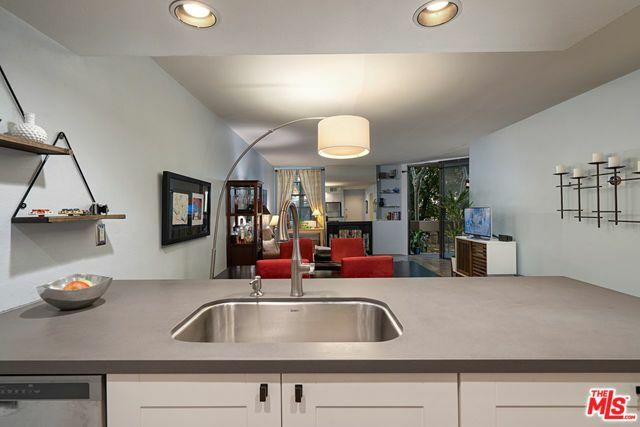 Property Photo: 750 N Kings Rd 111 CA 90069